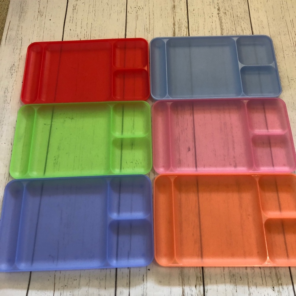 Tupperware Divided Dining Trays Plates Luncheon 6